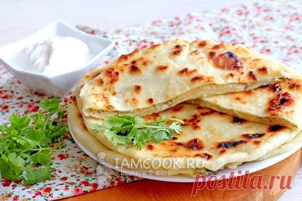 Лепёшки с творогом и зеленью на сковороде