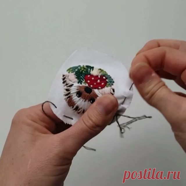 There are 3 new hedgehog necklaces in the shop plus a jewelry sale! Follow the link in my profile 🙏
#hedgielove #hedgehogsofinstagram