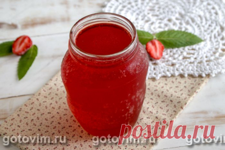 Клубничный квас. Рецепт с фото Квас из сочных, ароматных ягод клубники и земляники получается невероятно вкусным, освежающим, ароматными и изысканным. Его вкус напоминает покупной земляничный лимонад, но, в отличие от него, домашний ягодный квас содержит в своём составе только качественные натуральные ингредиенты и массу полезных веществ. Клубнично-земляничный квас - удачный вариант для жаркого летнего дня. При кажущейся сложности рецепта кваса, такой напиток под силу созд...