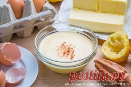 Готовим соус голандез с помощью блендера