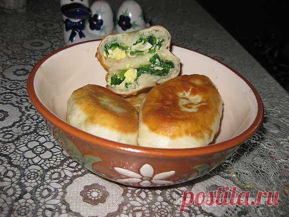 Бабушкины пирожки с луком и яйцом..
