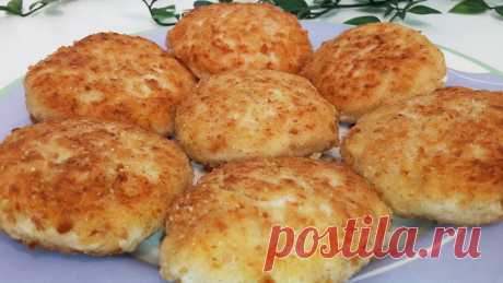 Котлеты по ГОСТу СССР: вкуснее не ЕЛА! Супер-СОЧНЫЕ котлеты БЕЗ яиц, БЕЗ лука ИНГРЕДИЕНТЫ:Куриный фарш - 1 кгБелый хлеб без корочек - 250 гр. (корочки оставить для панировки)Молоко - 350 млМасло сливочное (комнатной t, размягченное) - 30 гр.Соль - по вкусуПанировочные сухари - 80 гр. (+ оставшиеся корочки хлеба)Растительное + топлёное масло для жарки (можно только...