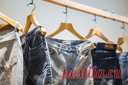 Названа модная замена джинсам скинни. Эксперт по дениму Келли Харрингтон и редактор Net-a-Porter Либби Пейдж назвали пять видов брюк, которые заменят джинсы скинни на модном рынке в 2022 году. Согласно мнению специалистов, мешковатые, расклешенные джинсы и модели прямого кроя будут лидировать в нынешнем сезоне.