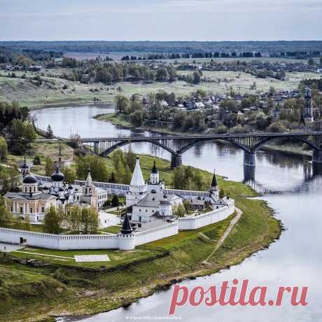 Старица. Старицкий Успенский монастырь. Волга.