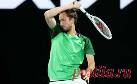 Даниил Медведев c трудом вышел в третий круг Australian Open. Даниил Медведев довел два сета в матче с Эмилем Руусувуори до тай-брейка, а в пятой партии не отдал сопернику ни одного гейма