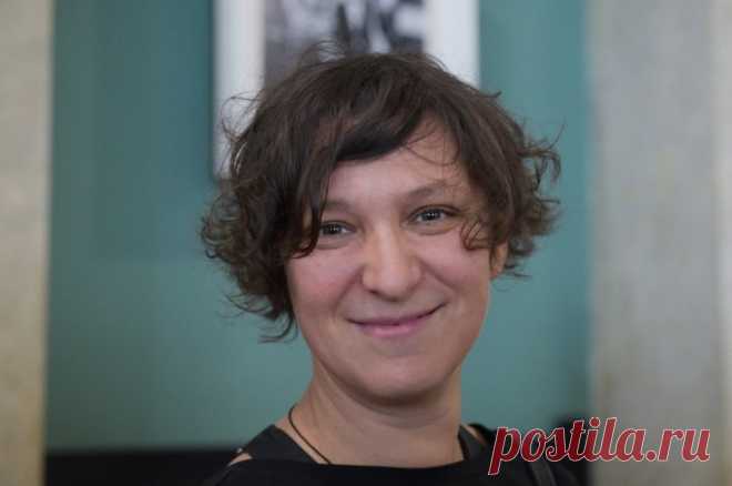 Актриса Олеся Железняк рассказала, за что ее ругал Марк Захаров. По признанию Железняк, Захаров не любил, когда артисты уходили «налево».