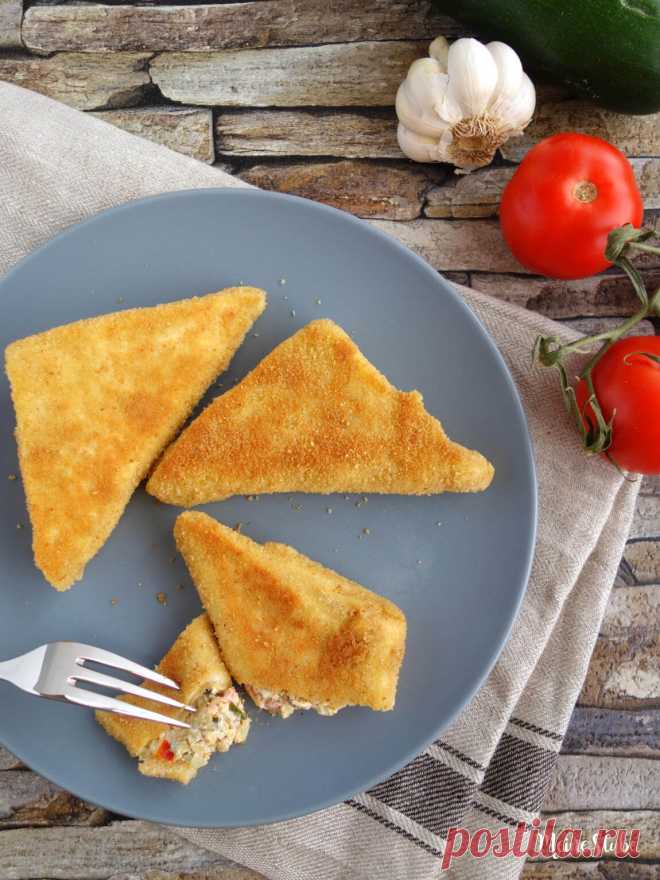 Zucchini-Frischkäse-Taschen, paniert und knusprig gebraten - Meinestube Rezept für Zucchini-Frischkäse-Taschen in knuspriger Panade, schnell und einfach zubereitet. Probiere auch mal die leckeren Zucchini-Taschen.