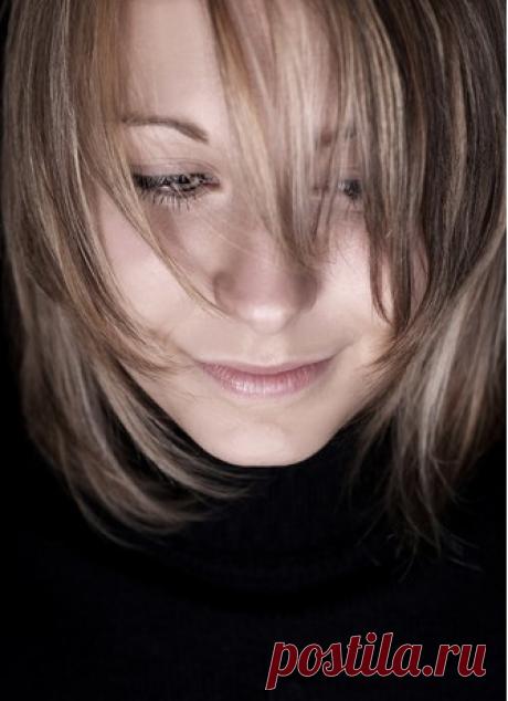 Междометия взывают о помощи Если во время разговора мы с трудом подбираем слова и разбавляем их бесконечными «гм-м» или «э-э-э», это вовсе не означает, что мы безнадежно косноязычны. Группа ученых разных стран под руководством доктора Герберта Кларка из Стэнфордского университета наблюдала за людьми, которые часто используют в речи различные междометия. Выяснилось, что подобные звуки означают просьбу о психологической поддержке. «Воспринимайте их как зашифрованное послание «Послушайте, у меня…