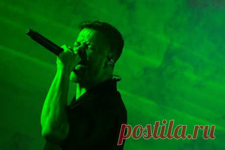 Лидер Imagine Dragons избавился от дома известного актера. Лидер группы Imagine Dragons Дэн Рейндольдс избавился от своего дома в американском Малибу. Артист продал особняк, где раньше проживал известный американский актер Курт Рассел. Новым покупателем стал бизнесмен Джон Войтех, он отдал за недвижимость 16,7 миллиона долларов.