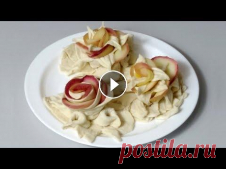 Розы из теста с яблоком, красивая выпечка на скорую руку. Гости на пороге, а вам нечем их побаловать? Розы из готового слоеного теста (или дрожжевого) и яблок их очаруют. Просты в изготовлении, красивы, а гла...