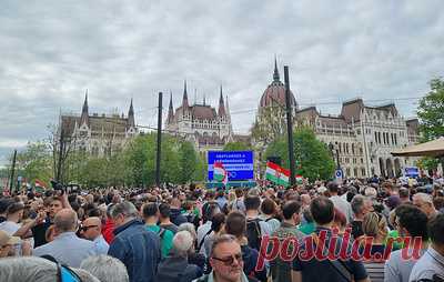 В Будапеште прошла многотысячная антиправительственная демонстрация. Акция прошла по призыву бывшего высокопоставленного чиновника Петера Мадьяра, публично обвинившего правительство Венгрии в системной коррупции