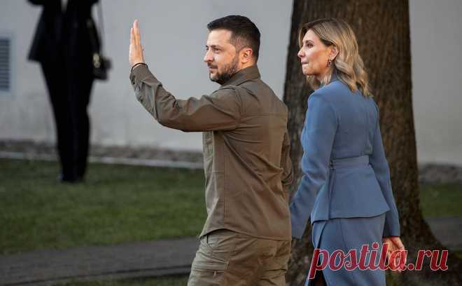 Елена Зеленская назвала условия отставки своего мужа с поста президента. Президент Украины Владимир Зеленский не планирует оставаться на своем посту всю жизнь, заявила его супруга Елена Зеленская в интервью Quarta Repubblica.