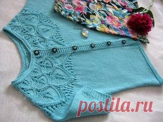 «Бирюзовая летняя кофточка с круглой кокеткой».