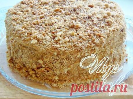 Медовик со сметанным кремом Медовик – один из самых простых и вкусных домашних тортов с минимальным набором ингредиентов. Многие считают, что готовить его дома – занятие долгое и трудоемкое, но это не так. На самом деле, пригото…