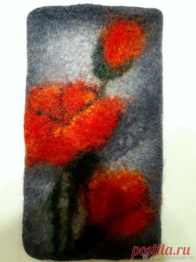 Создаем чехол для телефона методом мокрого валяния Уронив в очередной раз свой телефон, я решила свалять прочный и удобный чехол для телефона. Этот мастер-класс для новичков и, в принципе, новичком в мокром валянии. Поэтому буду рада критике и дополнениям. Итак, начнем. Нам понадобятся: шерсть (в моем случае это лента гребенная); материал для шаблона (подложка под ламинат); воздушно-пузырьковая пленка или москитная сетка; жидкое мыло; горячая…