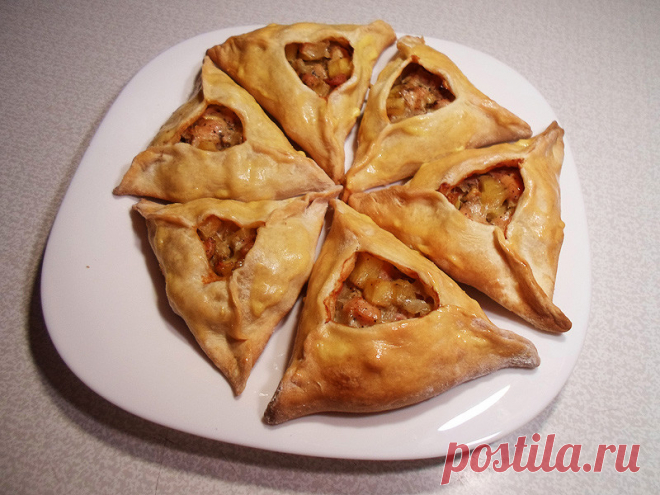 Эчпочмаки: национальное татарское блюдо - вкусно и не сложно 
Эчпочмак дословно переводится как треугольник. Это блюдо национальной татарской кухни, очень вкусное и не сложное в приготовлении. Для меня остаётся загадкой, почему оно не настолько популярно, как т…