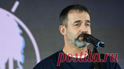 Певцов призвал развивать эстраду в России на фоне деятельности уехавших артистов. Народный артист России и депутат Госдумы Дмитрий Певцов призвал развивать российскую эстраду на фоне деятельности уехавших артистов, «изливающих желчь». Читать далее