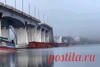 Стало известно о подготовке ВСУ к форсированию Днепра. Вооруженные силы Украины (ВСУ) готовятся к форсированию Днепра, тренируя подразделения и строя баржи, говорится в материале американской газеты The Washington Post. Украинские военные надеются, что Российская армия ослабит часть фронта в Херсонской области, сосредоточившись в других регионах.