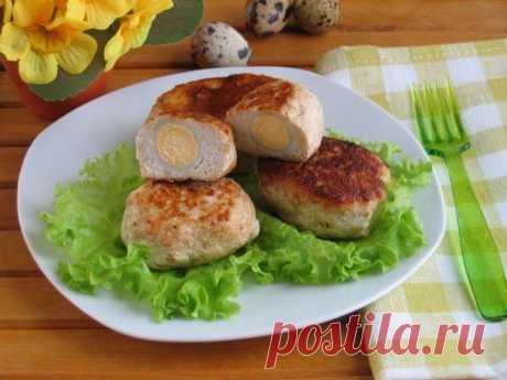 Куриные котлетки с перепелиным яйцом