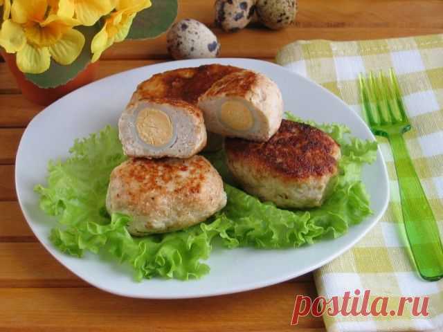 Куриные котлетки с перепелиным яйцом