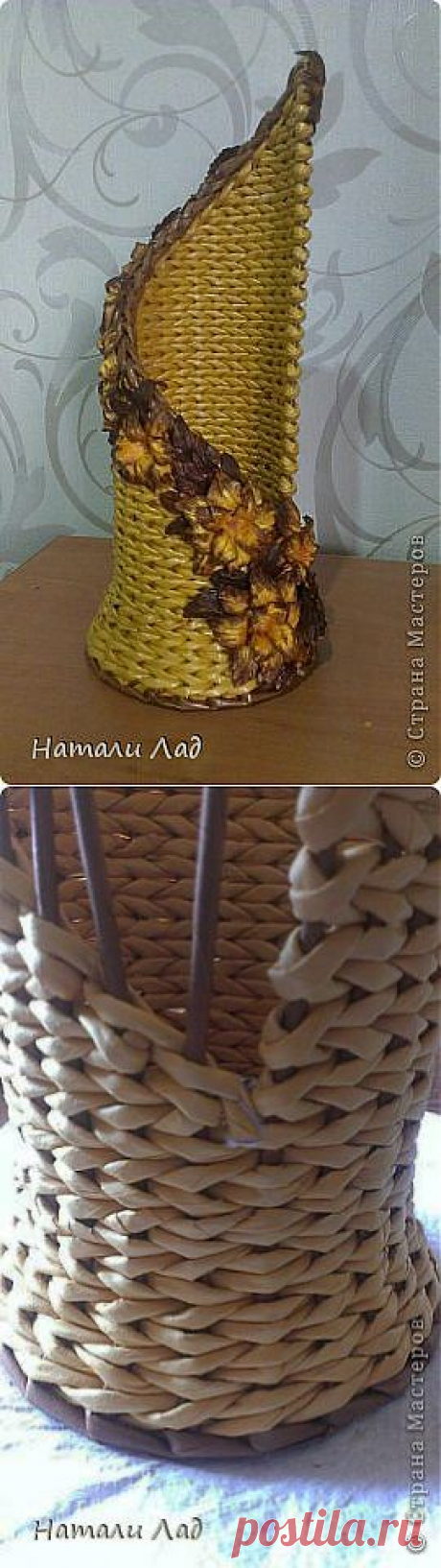 Плетение из газет и бумагопластика. Ваза с цветами.