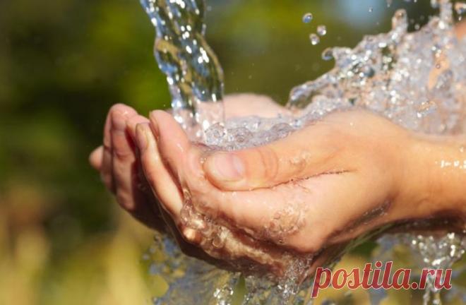 7 проверенных примет про воду Вода окружает нас повсюду. Мы используем воду для питья, для приготовления пищи, для личной гигиены, для порядка в доме, для полива растений. Этот список можно продолжить. А знаете ли вы, что воду акт...
