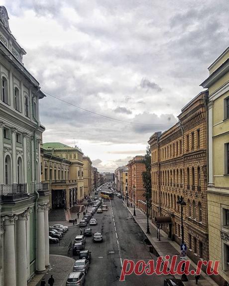 Вид на Миллионную от Зимнего дворца.  
Фото: yummi29rus   |  Санкт-Петербург Live - Главная