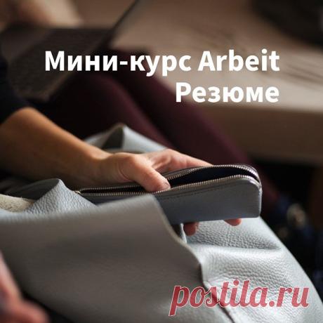 На изображении может находиться: один или несколько человек и текст