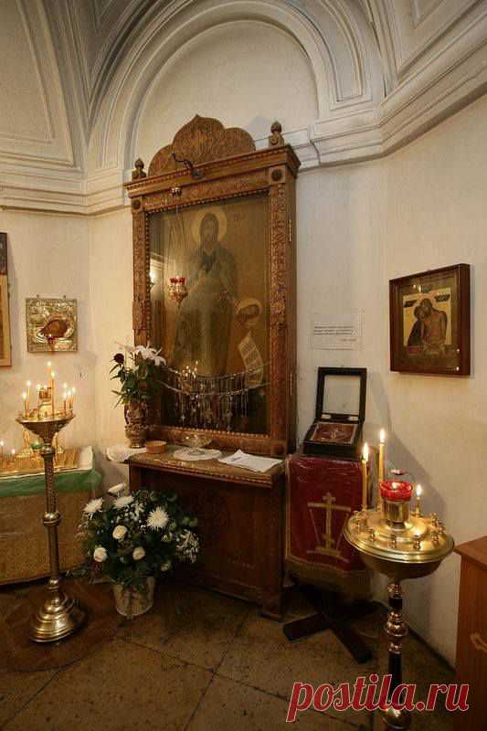 Путь его как небо – бесконечен,
Как и счастье и любовь Христа,
Празднуем мы рождество Предтечи,
Иоанна, вспоминаем, неспроста.
Щедростью души к тебе взываю,
Только об одном тебя прошу,
Чтобы, ты пришел сегодня к храму,
И отсек ужасную молву.
Пусть уйдут слова, пройдут обиды,
Радость и любовь в душе храни,
Чтобы остальные ощутили,
Что Христа в тебе не победить