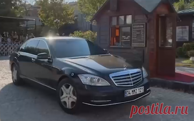 Глава украинской делегации Умеров прибыл к месту переговоров. Видео. Глава делегации Украины на переговорах в Стамбуле Рустем Умеров прибыл во дворец Чираган, где запланирована встреча, передает корреспондент РБК.