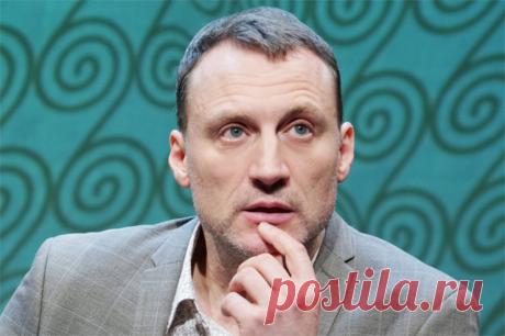 «Нашу Россию не тронь!» Анатолий Белый вконец разгневал народ. «Это у него ностальгия до скрежета зубов, что ли? Бесится, что никто не позвал назад?», — недоумевают в Сети.