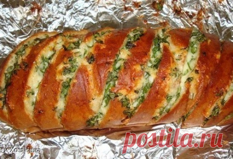 Запеченный батон с сыром и чесноком