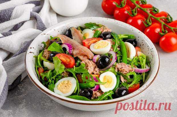 6 рецептов любимых салатов из разных стран - Будет вкусно - 7 июня - 43733317811 - Медиаплатформа МирТесен Практически каждая страна может похвастаться рецептом салата, который исторически готовят ее жители. Мы о таких блюдах часто узнаем в путешествиях, влюбляемся в эти вкусы и пытаемся повторить их дома. Классические салаты уходят в народ и обретают много вариаций, что абсолютно нормально. И конечно, - 7 июня - 43733317811 - Медиаплатформа МирТесен