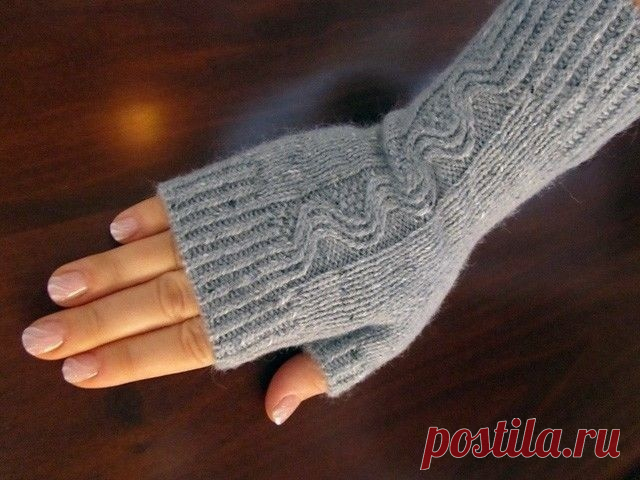​Митенки спицами