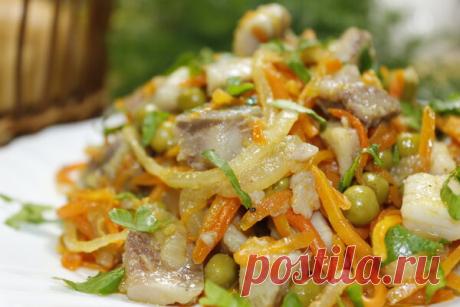 Очень простой и вкусный салат с селедкой. Этот салат никогда не надоедает! | Мастерская идей | Яндекс Дзен