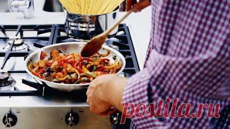 5 вкусных рецептов ужина для тех, кто не любит долго стоять у плиты Приятного аппетита! ? Иногда «быстро» — это синоним «просто». И в большинстве случаев нам удается приготовить еду без особых усилий. Для этого необходимо воспользоваться простыми и проверенными временем рецептами. Они, несомненно, помогут сэкономить время, но и не оставят равнодушными ваших домочадцев. Соте из куриных сердечек «Быстро, просто и вкусно». ? Ингредиенты: • Сердечки куриные — 500 г • Лук репчатый — 1 шт. • Морковь…