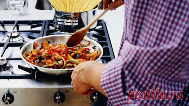 5 вкусных рецептов ужина для тех, кто не любит долго стоять у плиты Приятного аппетита! ? Иногда «быстро» — это синоним «просто». И в большинстве случаев нам удается приготовить еду без особых усилий. Для этого необходимо воспользоваться простыми и проверенными временем рецептами. Они, несомненно, помогут сэкономить время, но и не оставят равнодушными ваших домочадцев. Соте из куриных сердечек «Быстро, просто и вкусно». ? Ингредиенты: • Сердечки куриные — 500 г • Лук репчатый — 1 шт. • Морковь…