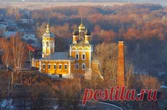 On a visit to Ilya Muromets
And Murom rolls, baked a special recipe, more than a century are widely known outside the city. In Soviet times, the county of Moore shopping center turned into a modern industrialized city. Here is actively building defense companies, because of which Moore was "closed" for foreign tourists and not included in the popular route "Golden Ring".