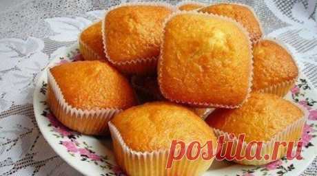 Простые и вкусные кексы со сгущенкой. Готовятся они очень быстро и просто! Не знаете, как просто приготовить вкусные, красивые, пышные кексы со сгущенным молоком? Тогда возьмите на заметку наш пошаговый рецепт.