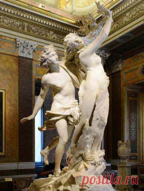 Топ-25: самые знаменитые в мире шедевры искусства
«Аполлон и Дафна» – это скульптура в натуральную величину, созданная итальянским художником Джованни Лоренцо Бернини (Gian Lorenzo Bernini) примерно в 1622-1625 годах. Шедевр изображает полуобнаженную женщину, пытающуюся спастись от своего преследователя.