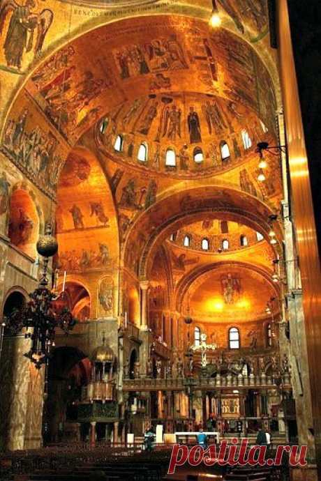 Пользователь Yolande сохранил этот пин на доску «Venetië»
Basiliek San Marco Venetie  |  Pinterest