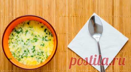 Сырный суп, который свекровь варит в морозные дни, вспоминая о Швейцарии - Сабрина В холодные зимние дни особенно приятно полакомиться аппетитным сырным супом. Как приготовить сырный суп узнала от свекрови, которая пробовала нечто подобное на конференции в Швейцарии. Говорит, что суп напоминает сырное фондю, но только проще в подаче, да и с ингредиентами можно немного варьировать. Сегодня редакция «Так Просто!» поделится инструкцией по приготовлению ароматного сырного супа. Пикантный вкус! […]