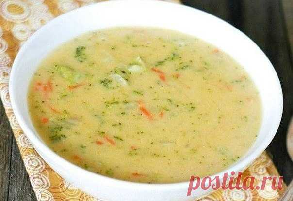 Сырный суп с курочкой и рисом. Готовлю каждую неделю! 
Ингредиенты:
Куриное филе — 500 гКартофель — 400 гПлавленый сыр — 400 гРис — 150 гЛук — 150 гМорковь — 150 гСоль, перец — по вкусуЗелень — по вкусу
Приготовление:

Куриное филе варим в 3 литрах воды,…