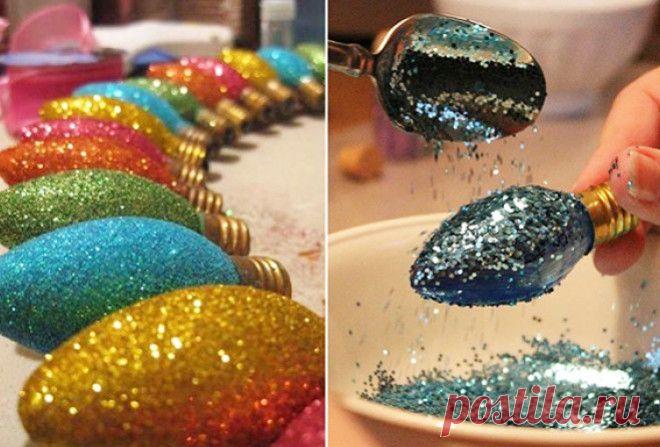 Новогодние украшения, которые можно сделать своими руками Всего за полчаса

Многие замечают, что чем старше становятся, тем сложнее вновь испытать то волшебное ощущение сказки и чуда, которое всегда приходило к нам в детстве под Новый год.Звездочки из ниток
…