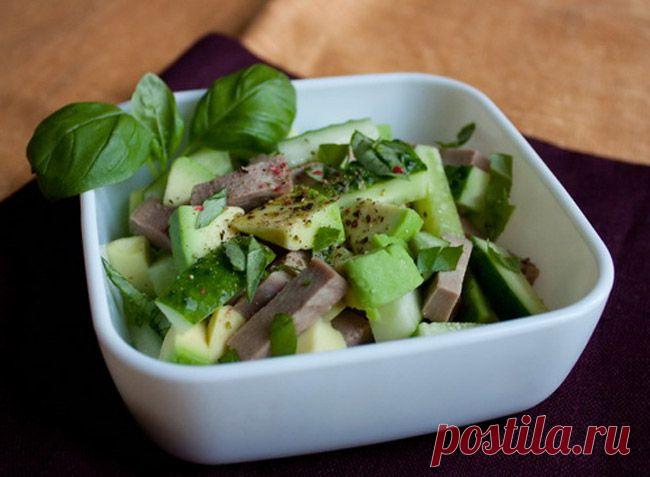 Салат Рождественский
Для приготовления блюда Салат Рождественский необходимы следующие ингредиенты: авокадо 2 штуки, лимонный сок, язык отварной 400 гр, лук репчатый красный 100 гр, майонез.