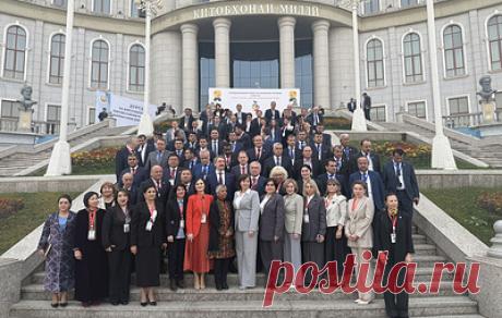 В Госдуме разрабатывают закон об организации социального питания. В России в федеральном законе закреплено положение о бесплатном горячем питании для учеников младших классов школ, отметила первый заместитель председателя комитета Госдумы по защите семьи, вопросам отцовства, материнства и детства Татьяна Буцкая