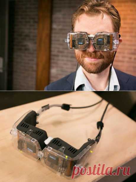 Virtual Retinal Display  транслирует изображение прямо в мозг, не больно.