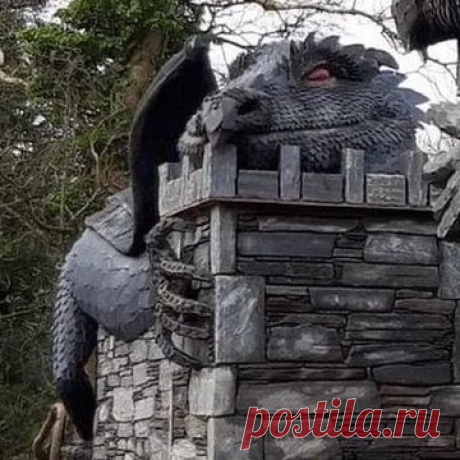Zaur-A❎ (@ZaurAxmedov10) / Twitter. Вход в новый дом, строящийся в Белфасте, Северная Ирландия.  Драконы полностью ручная работа.