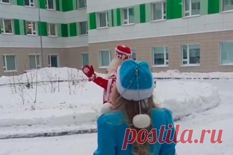 «Модный приговор» объяснил скандал с пустыми подарками онкобольным детям. Скандальная ситуация с подарками «Модного приговора» для больных детей, которые получили лишь пустые коробки, будет исправлена, пообещал продюсер проекта и генеральный директор компании «Красный квадрат» Илья Кривицкий. Изданию «Подъем» он объяснил, что пустые коробки попали в мешок по ошибке.