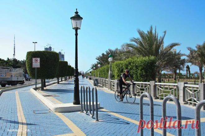 Очень симпатичное и популярное место в Абу-Даби - Корниш стрит.